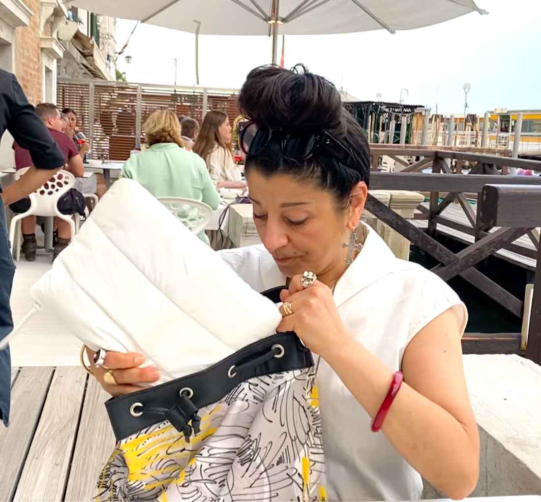 Soula's-cushion-&-handbag-action-Venice